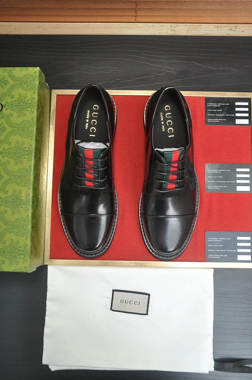Men's shoes💰540💶Italy's top luxury men's shoe giant (GUCCI) (Gucci) (full cowhide lining) new arrival🍃Original European style🔰 Pleasant to the eye😍In order to make the shoes more durable and non-deformable🌀The production continues to follow traditional methods but there is still no lack of innovation💪Choose original sheepskin for the leather♻️ Smooth and natural And extra bright ⭐Made of imported cowhide, the first choice of rich people 38-45 (45 customized)